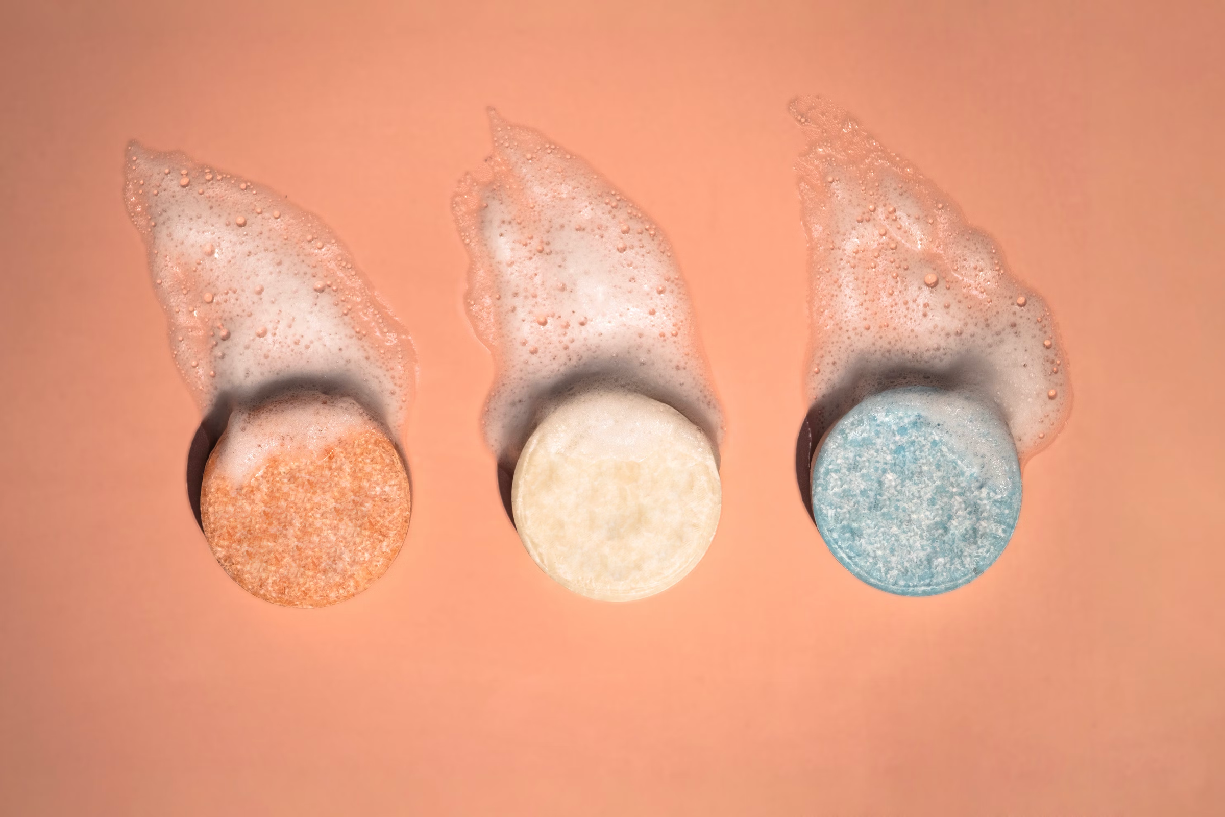 Shampoo aus dem Supermarkt – Was steckt drin? Und warum solltest du festes Shampoo oder Haarseife verwenden?